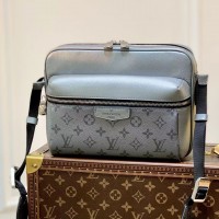 Lushentic Rep Men's OUTDOOR MESSENGER & SHOULDER BAG M30830 Monogram Leather SILVER