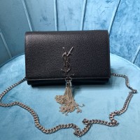 Lushentic Rep KATE SMALL CHAIN BAG WITH TASSEL IN GRAIN DE POUDRE EMBOSSED LEATHER Black Silver Hardware